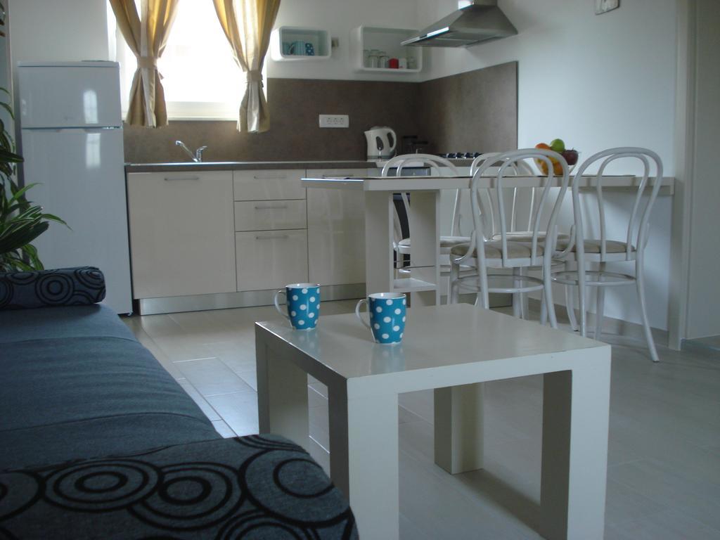 Apartment Maslina Биоград на Мору Стая снимка